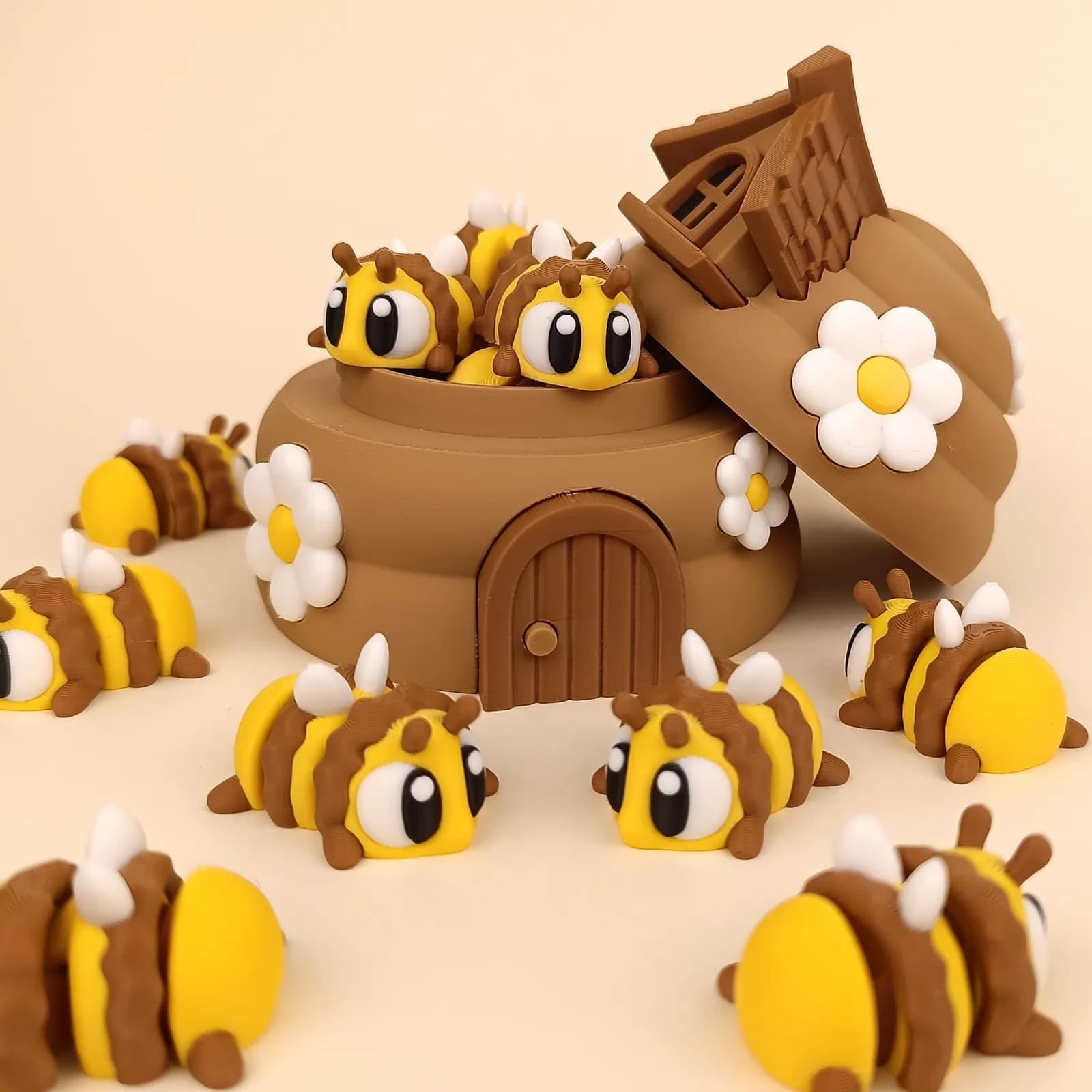STL - Abeja Flexible con Colmena render 2