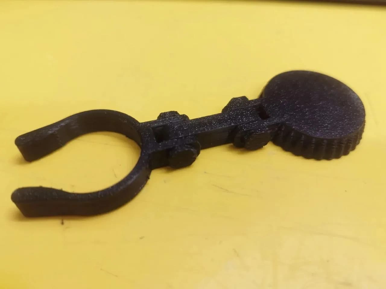 STL - abrebotellas para tapa de cerveza render 2