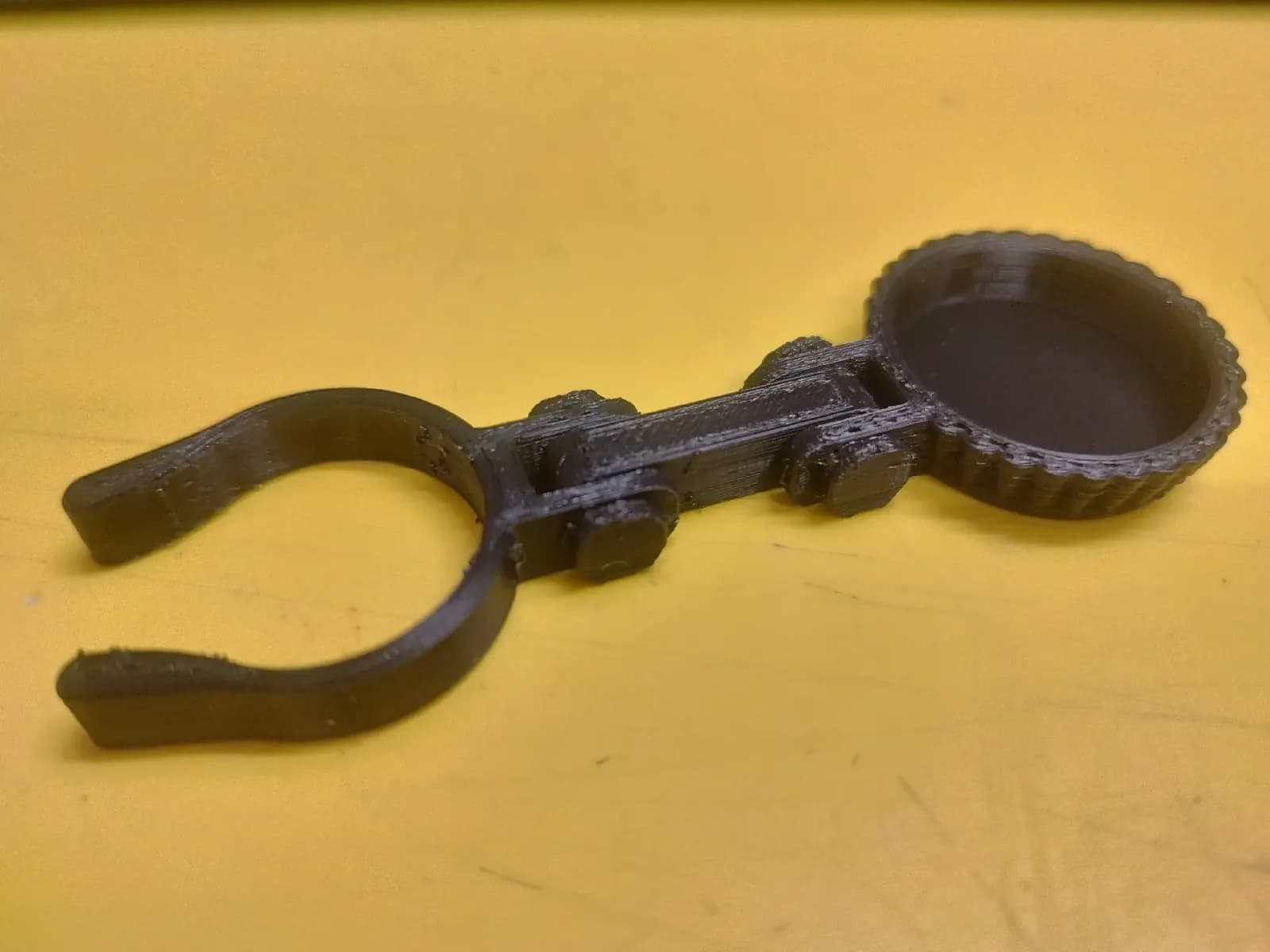 STL - abrebotellas para tapa de cerveza render 5