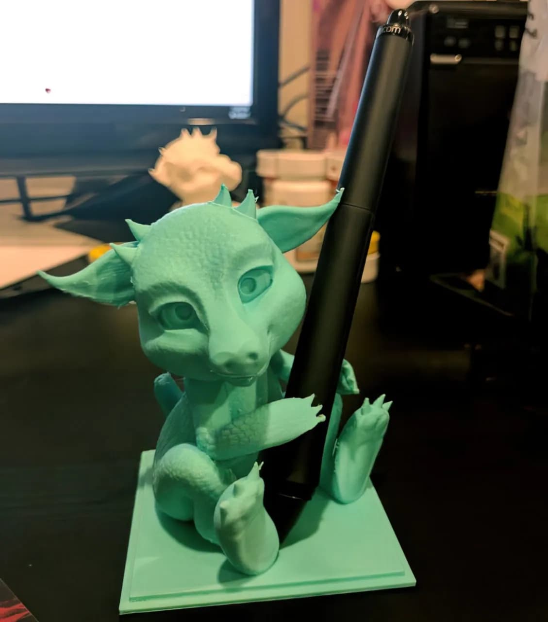 STL - Bebé Dragón Sentado render 3