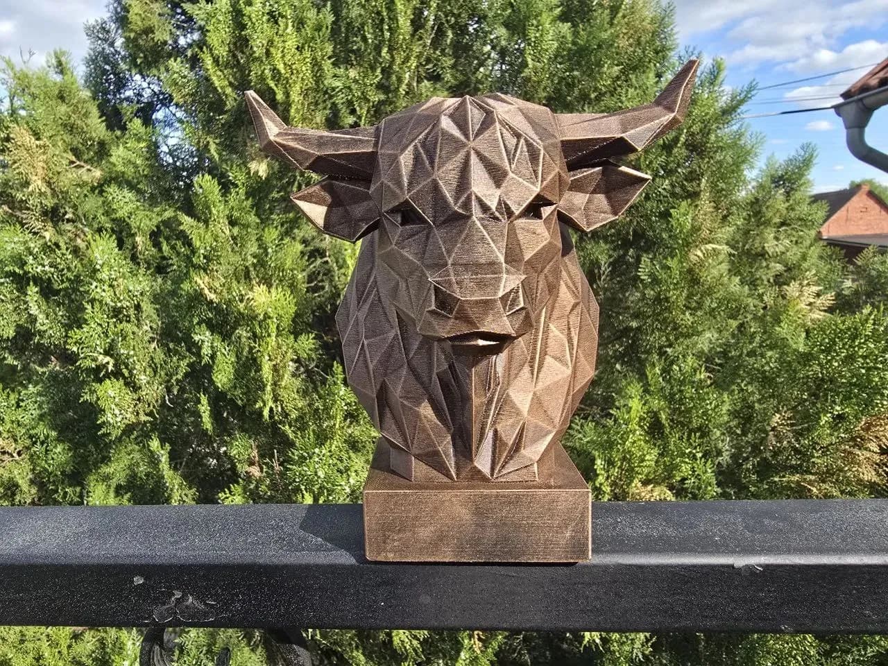 STL - Busto de toro low poly render 2