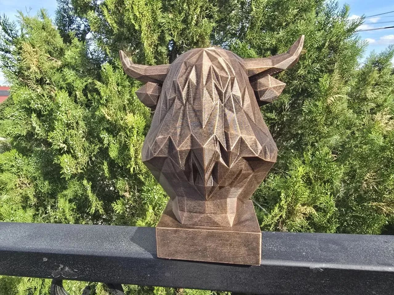 STL - Busto de toro low poly render 4