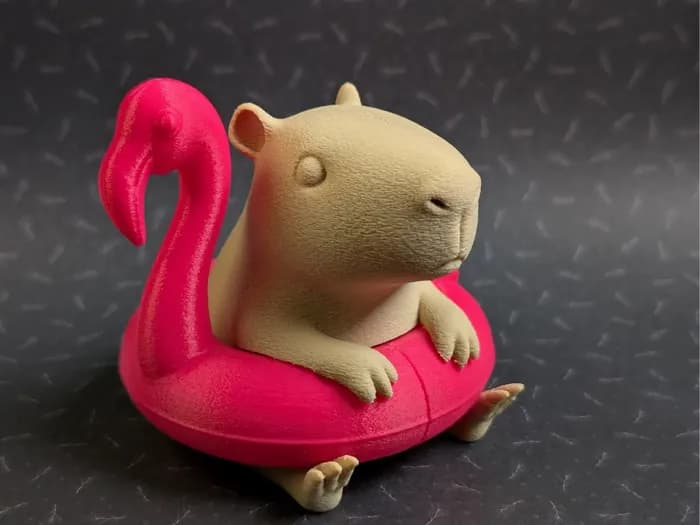 STL - Capibara con Flotador de Flamenco