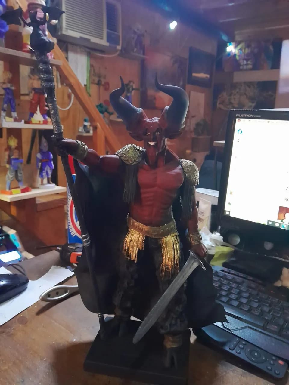 STL - Demonio con capa y bastón