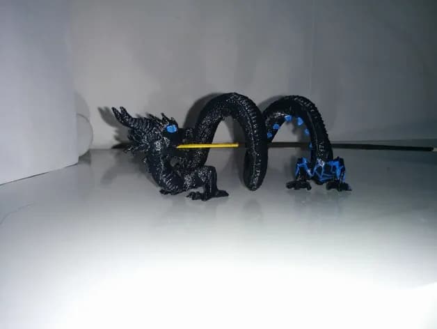 STL - Dragón negro con detalles en azul