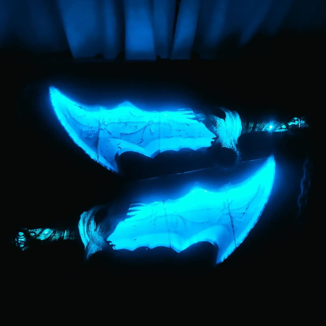 STL - Espadas del Caos de Kratos render 3