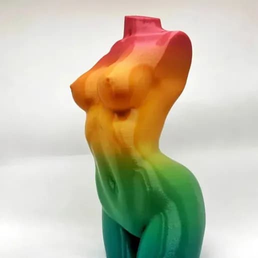 STL - Figura femenina desnuda degradada