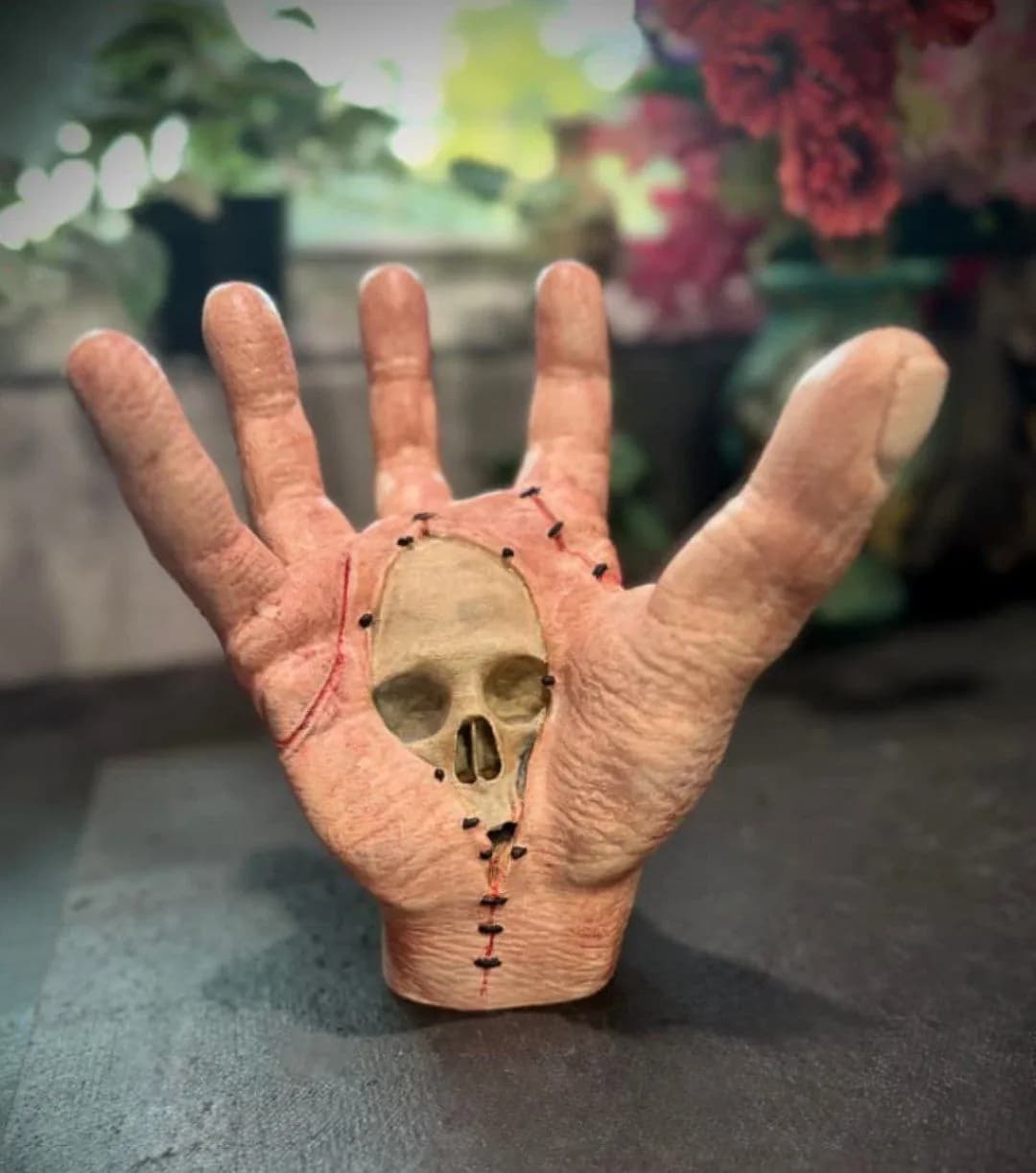 STL - figura mano con craneo cosido