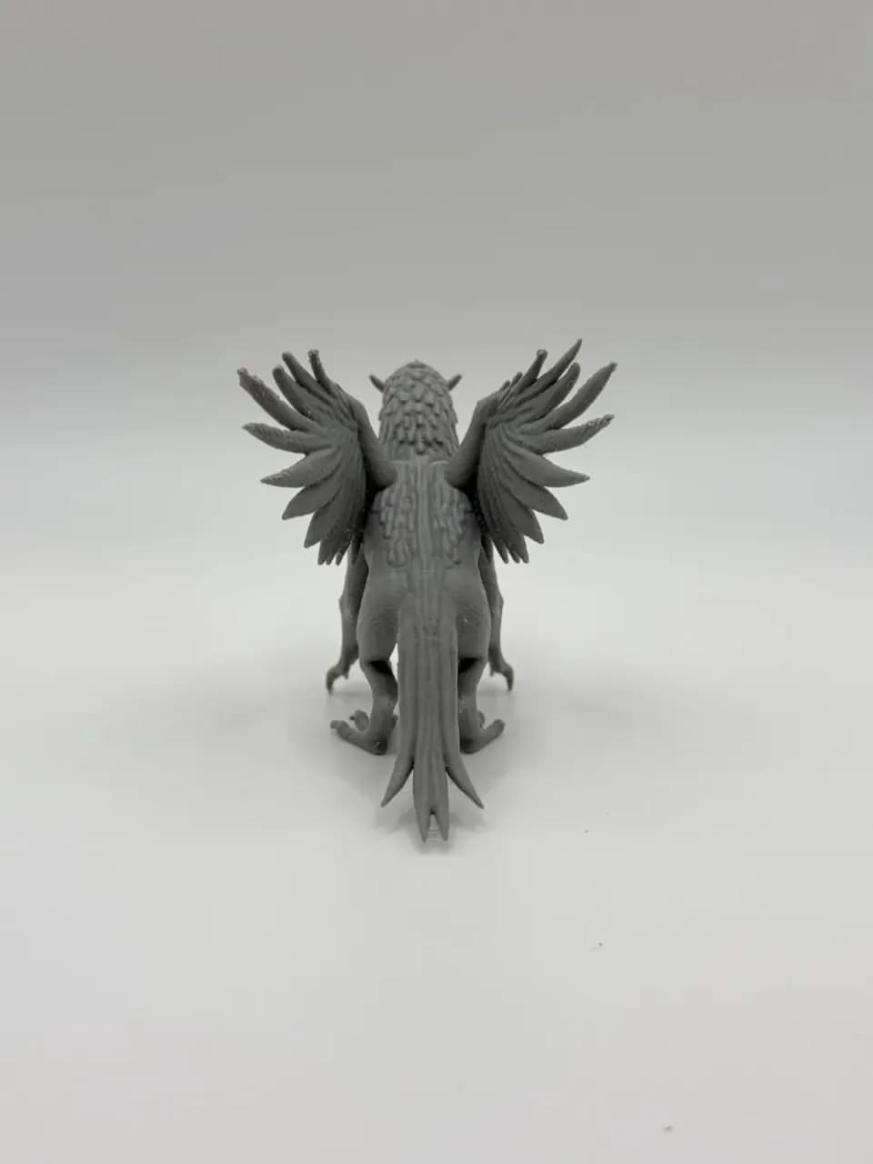 STL - Grifo con alas detallado render 2
