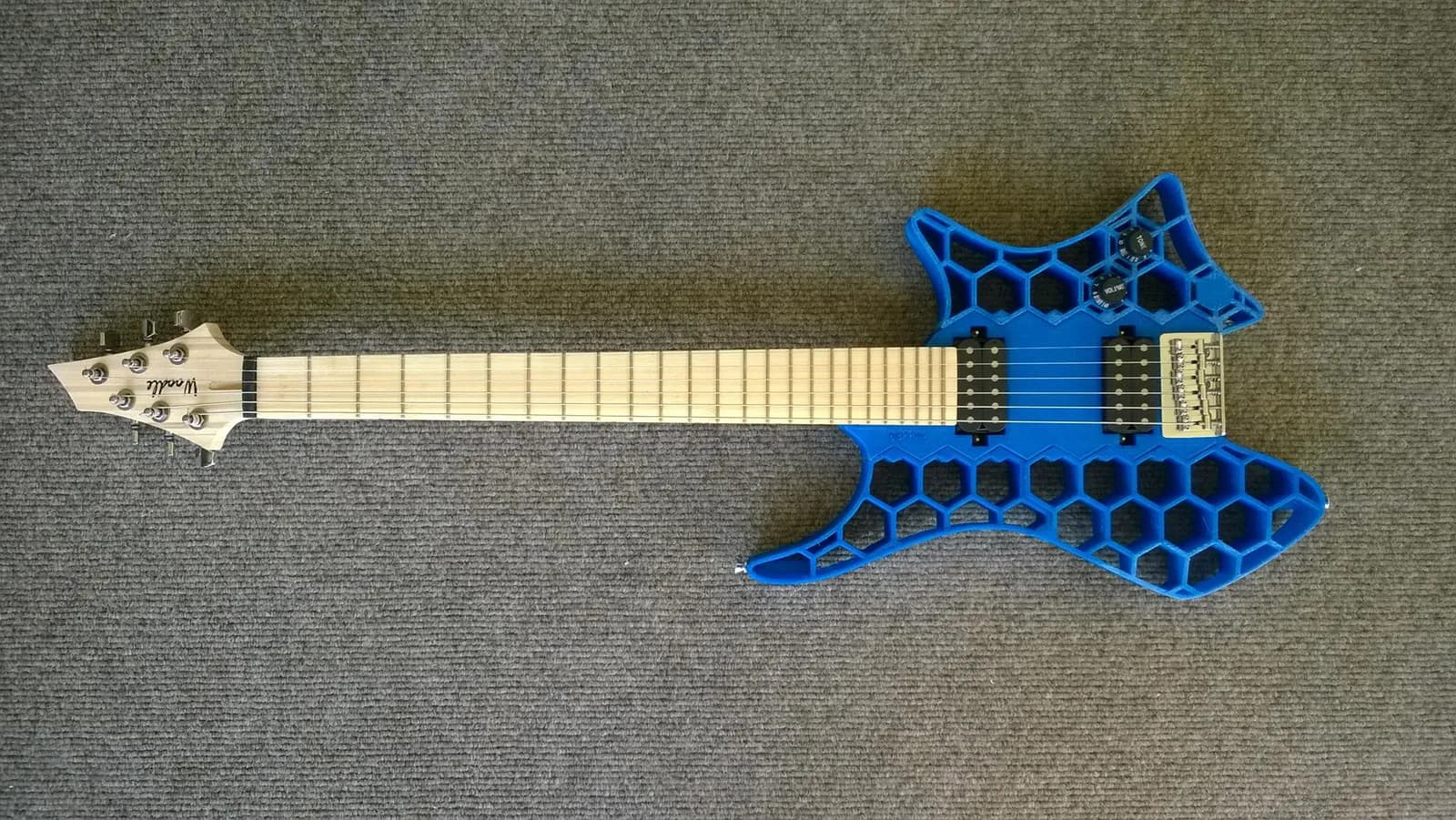 STL - Guitarra ergonómica render 2