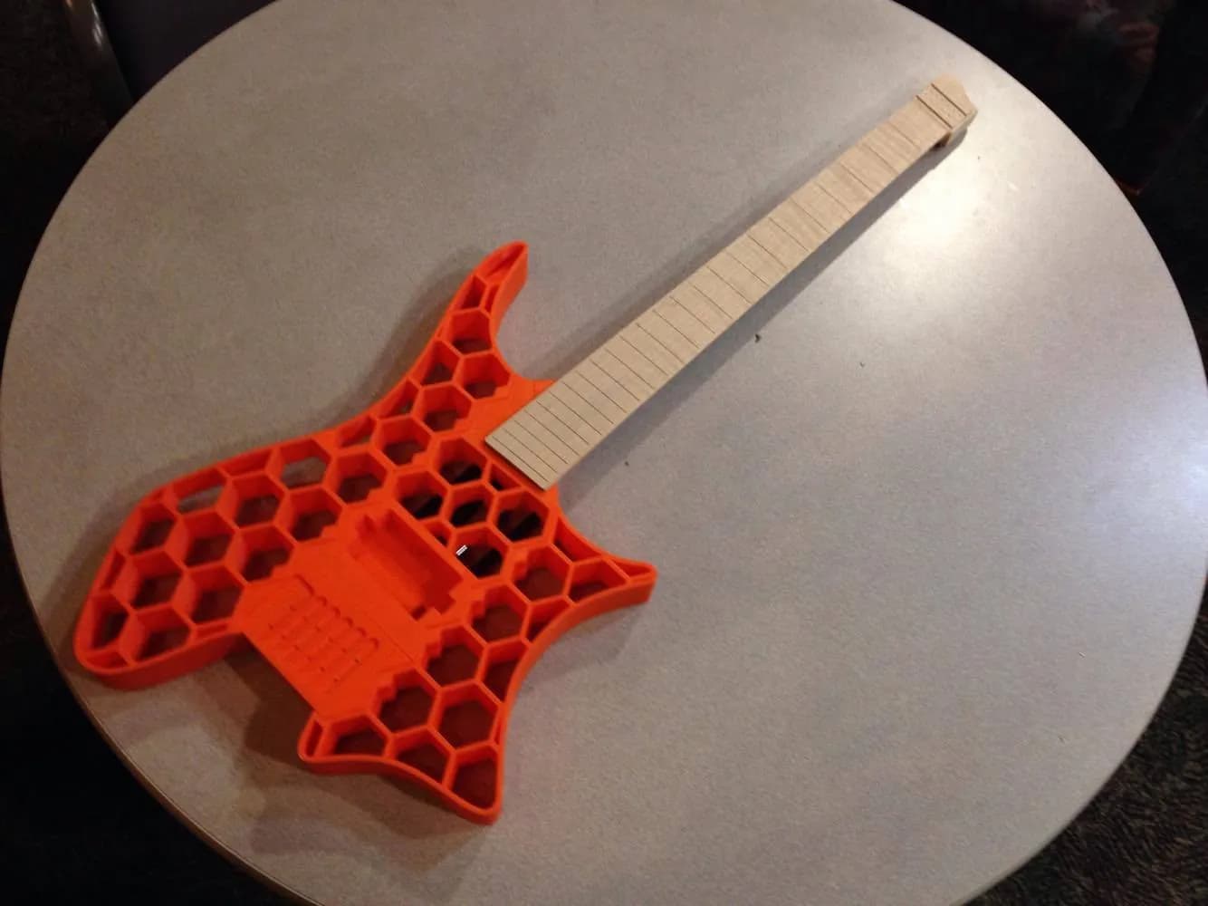 STL - Guitarra ergonómica render 3