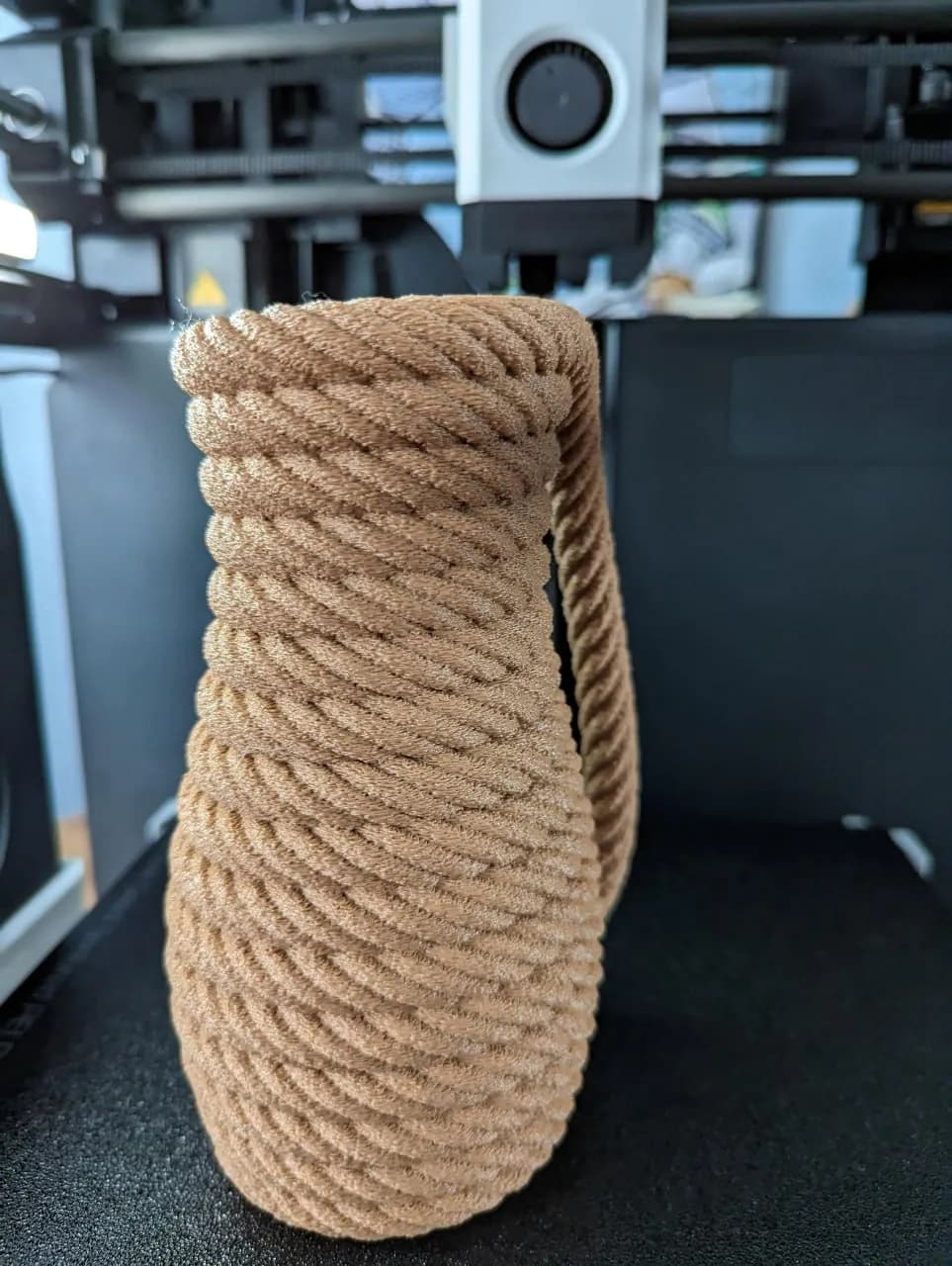 STL - Jarrón con textura de cuerda render 3
