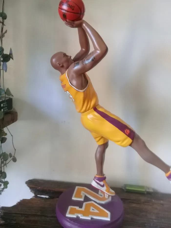 STL - kobe bryant statue
