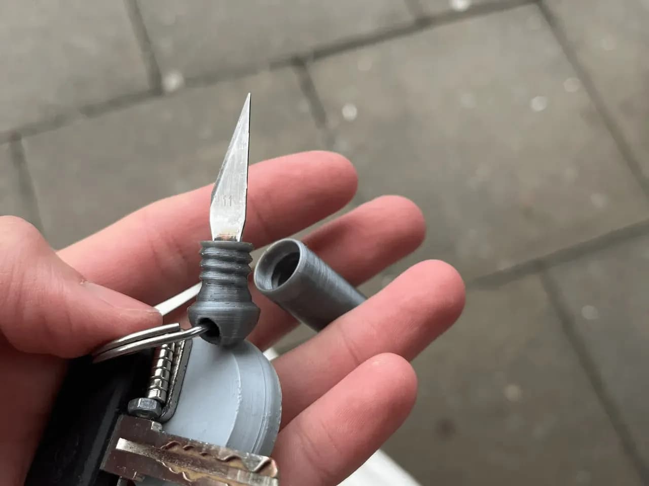 STL - Llavero con cuchillo exacto render 2