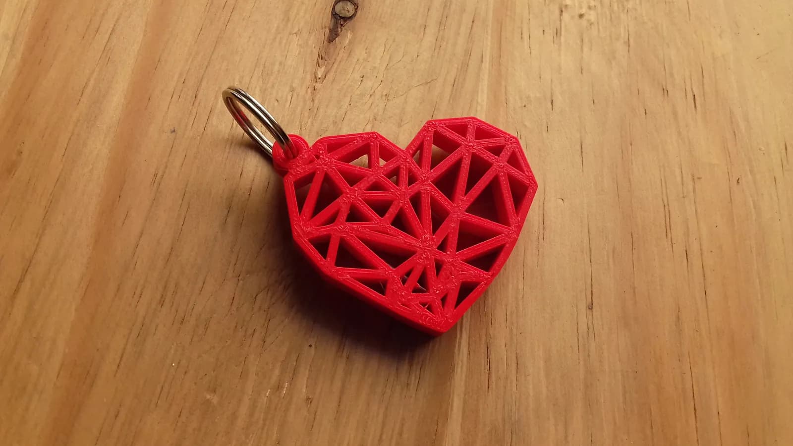 STL - llavero corazon geometrico render 2