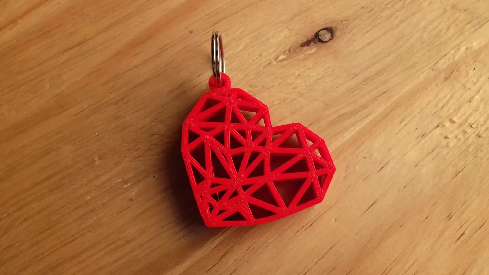 STL - llavero corazon geometrico render 4