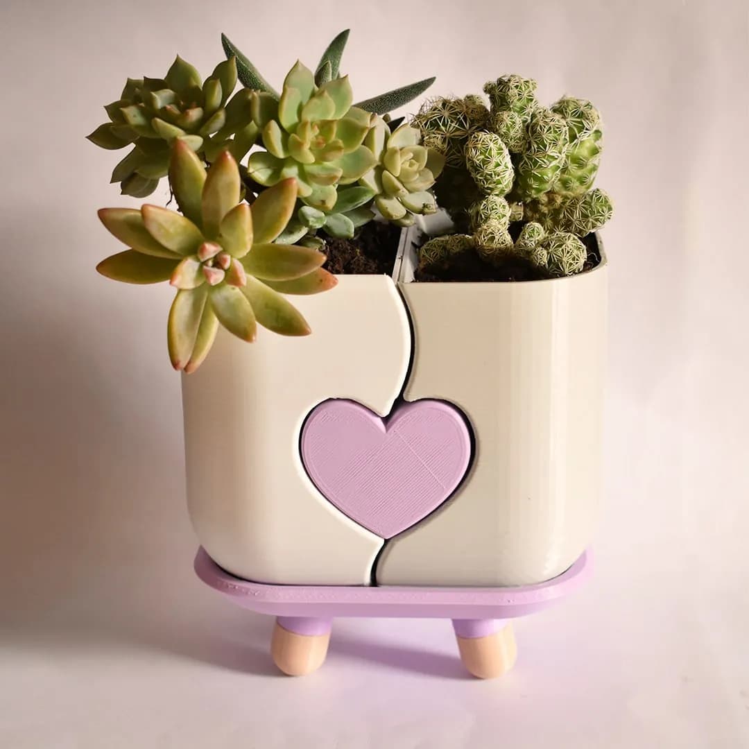 STL - Maceta Corazón con Patas render 2