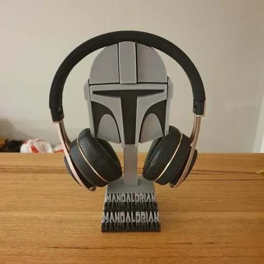 STL - mandalorian headphones stand render 2