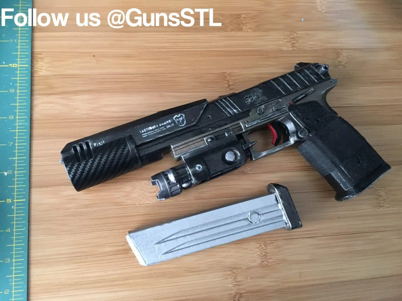 STL - Pistola Auto 9 Estilo Robocop