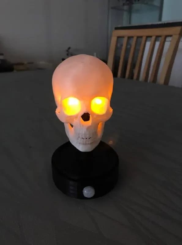 STL - Soporte de Calavera con Casco render 4