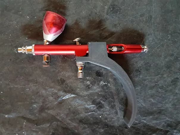 STL - Soporte ergonómico para aerógrafo render 2