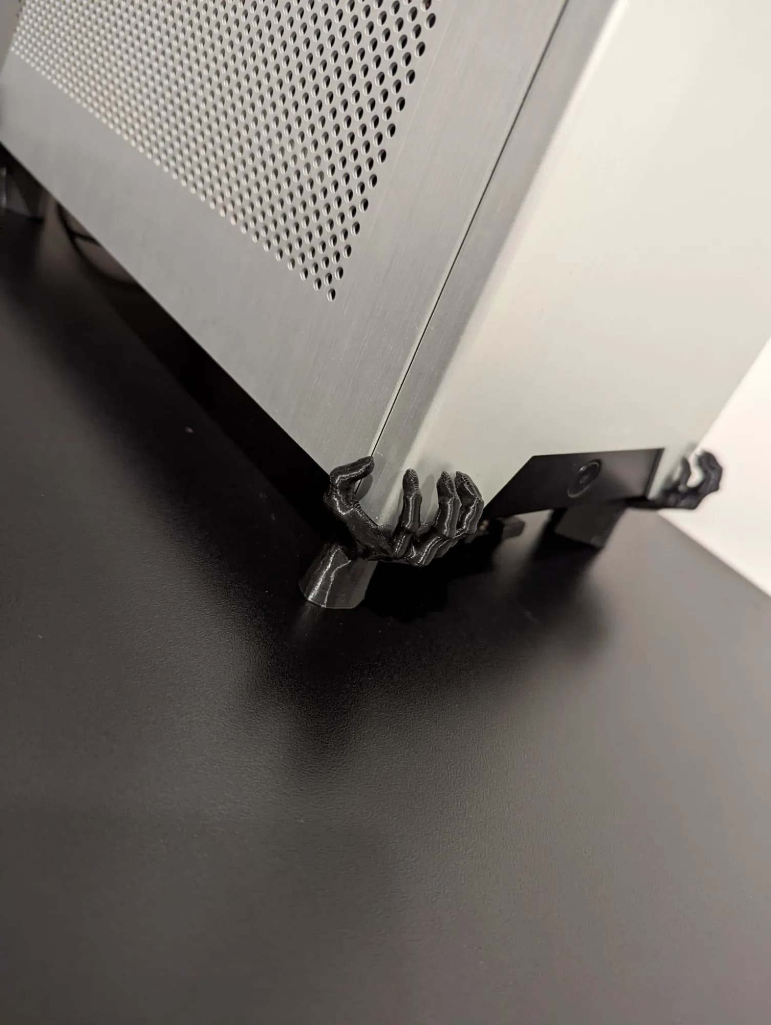 STL - Soportes para PC en forma de mano render 2