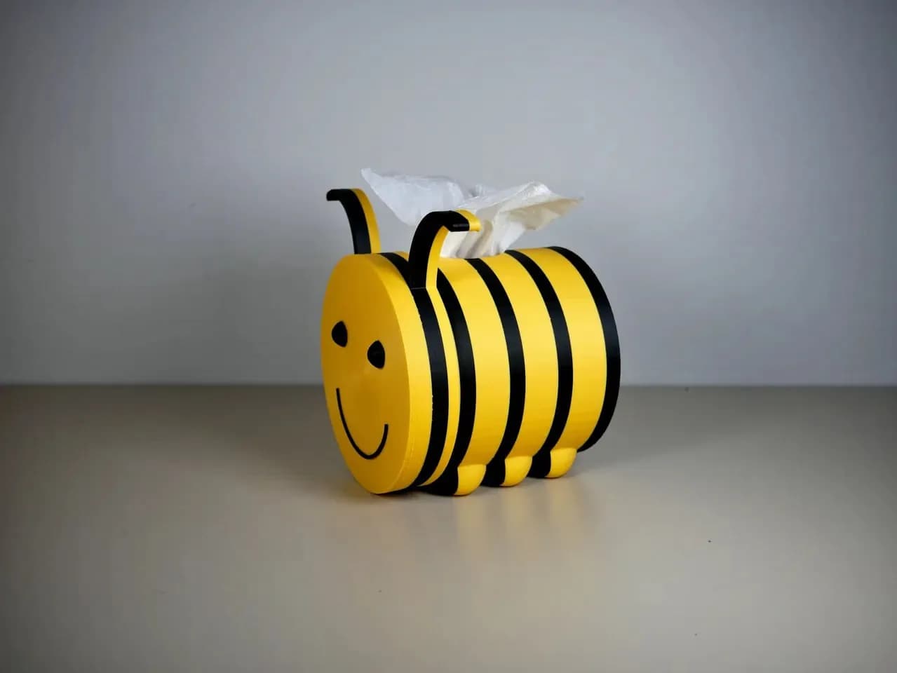 STL - Caja de pañuelos con diseño de abeja render 1