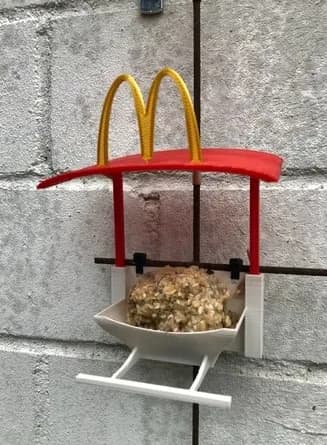 STL - Comedero para pájaros con logo de McDonald's render 1