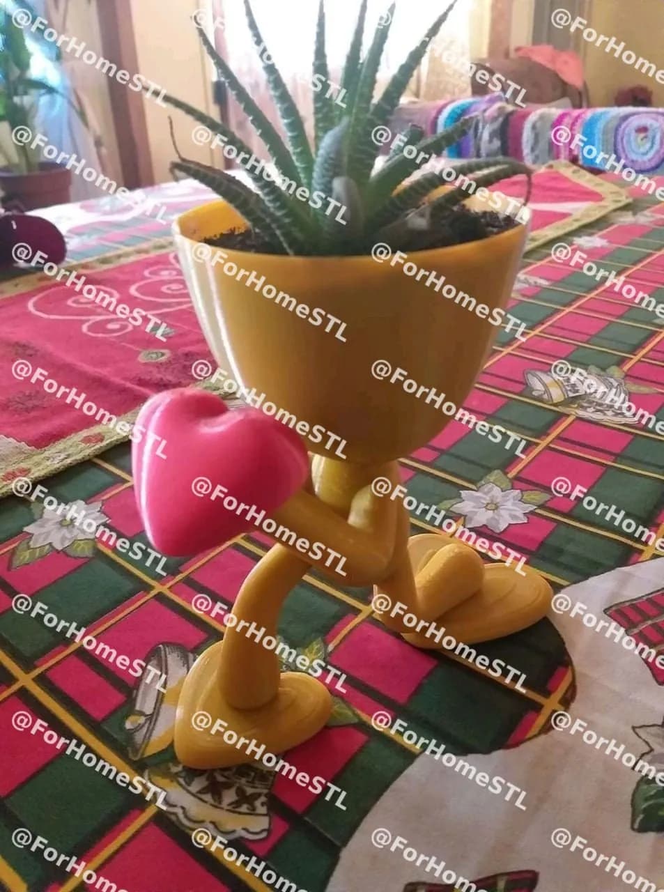 STL - Figura de corazón sosteniendo maceta render 1