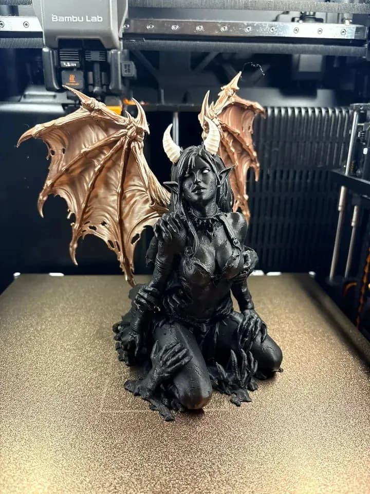 STL - Figura de demonio alado con armadura render 4