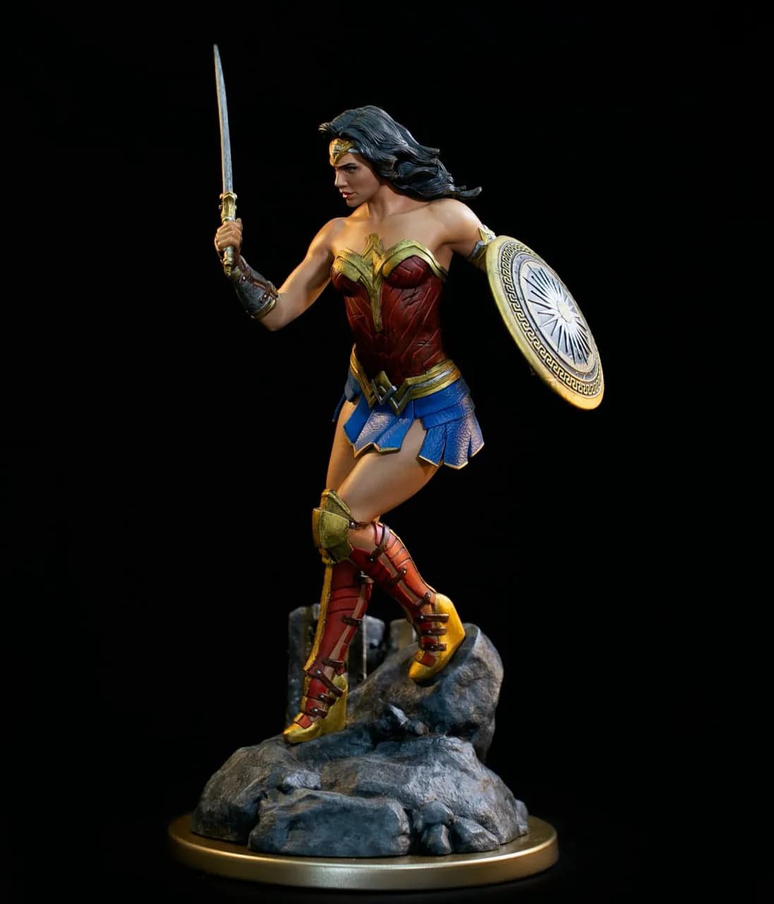 STL - Figura De Wonder Woman Con Espada Y Escudo render 2