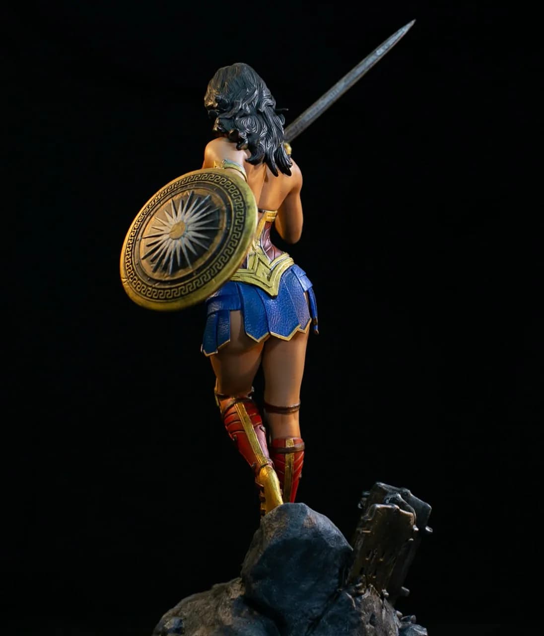 STL - Figura De Wonder Woman Con Espada Y Escudo render 3