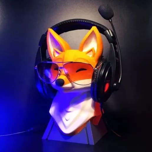 STL - Figura de zorro con audífonos y gafas render 1