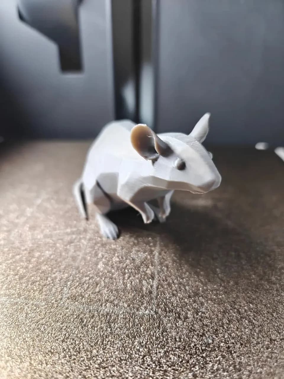 STL - Figura estilizada de ratón low poly render 2