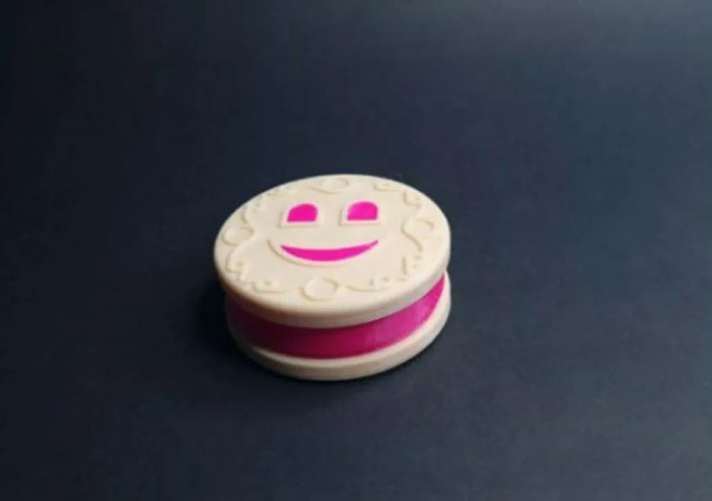 STL - Galleta sonriente de vainilla con relleno de fresa