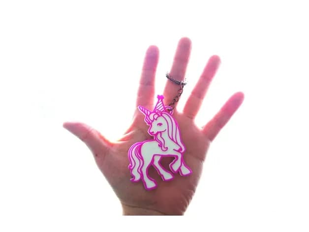 STL - Llavero de Unicornio con Gorro de Fiesta render 2