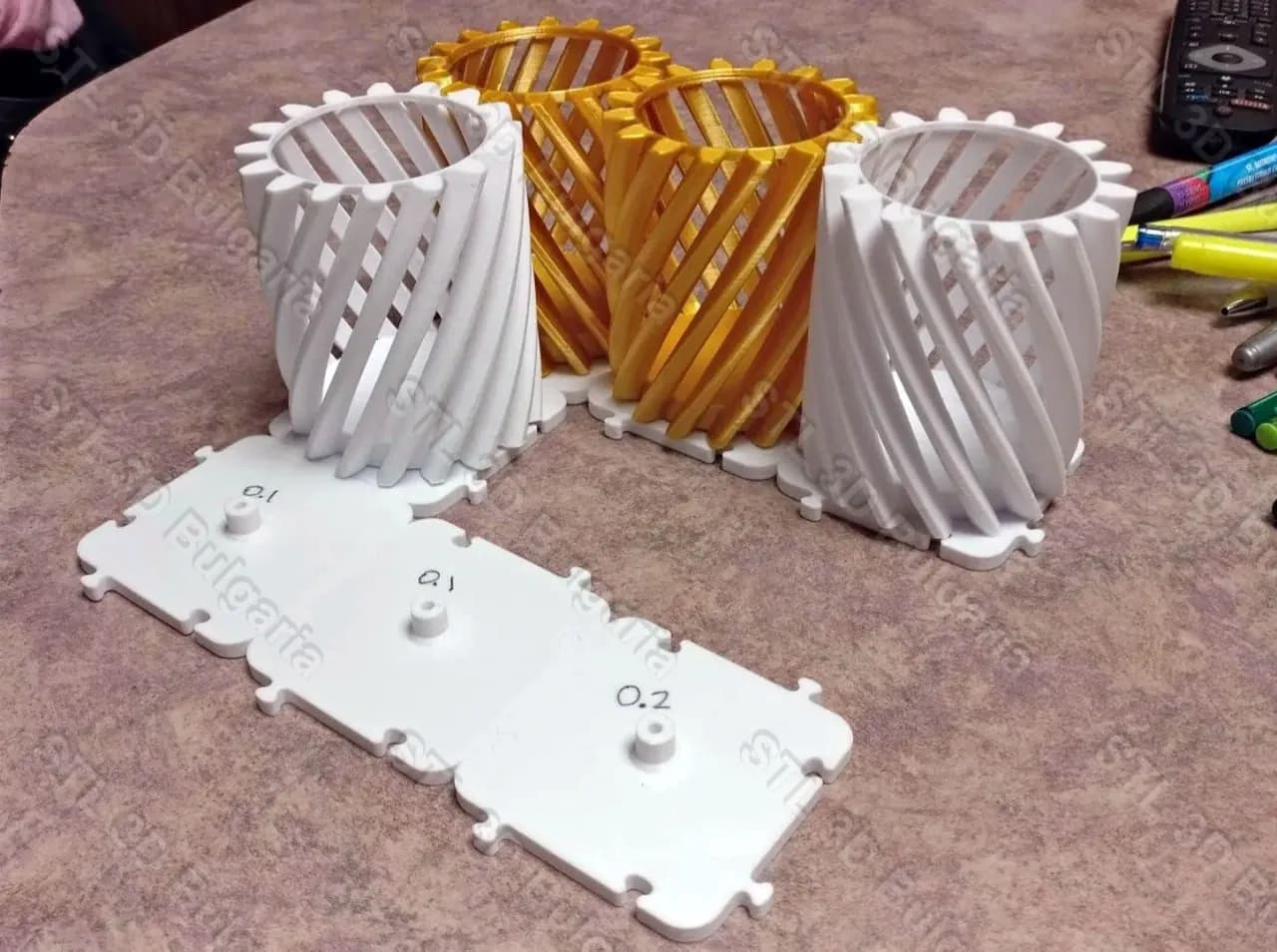 STL - Porta lápices de engranaje helicoidal render 1
