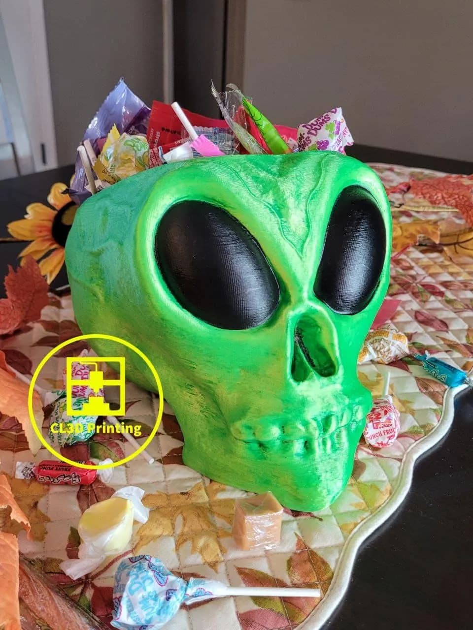 STL - Recipiente de caramelo de alienígena para Halloween render 1