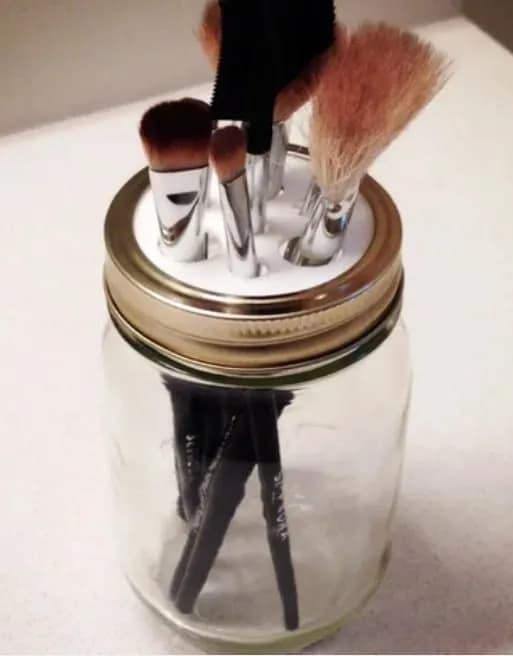 STL - Soporte para brochas de maquillaje 2