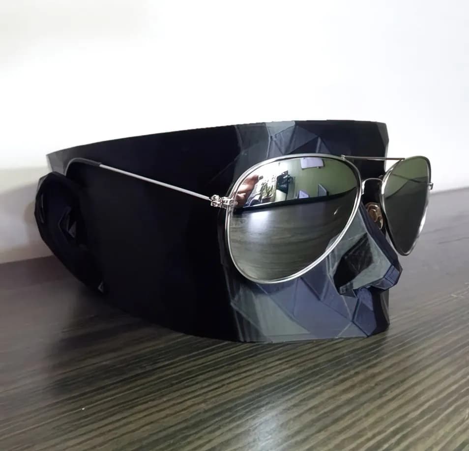 STL - Soporte para gafas con diseño de cabeza render 1