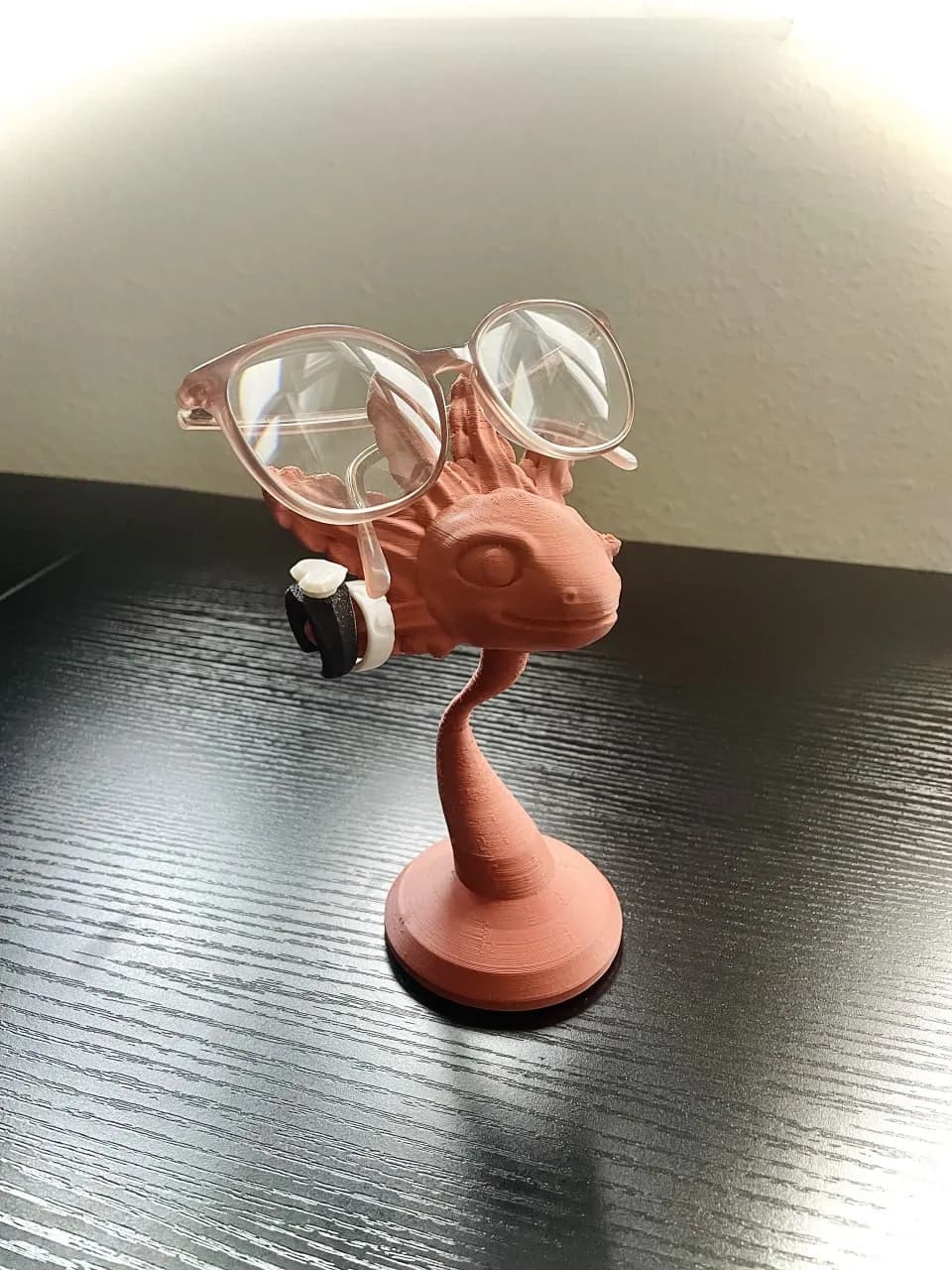 STL - Soporte para gafas de pez con pipa render 1