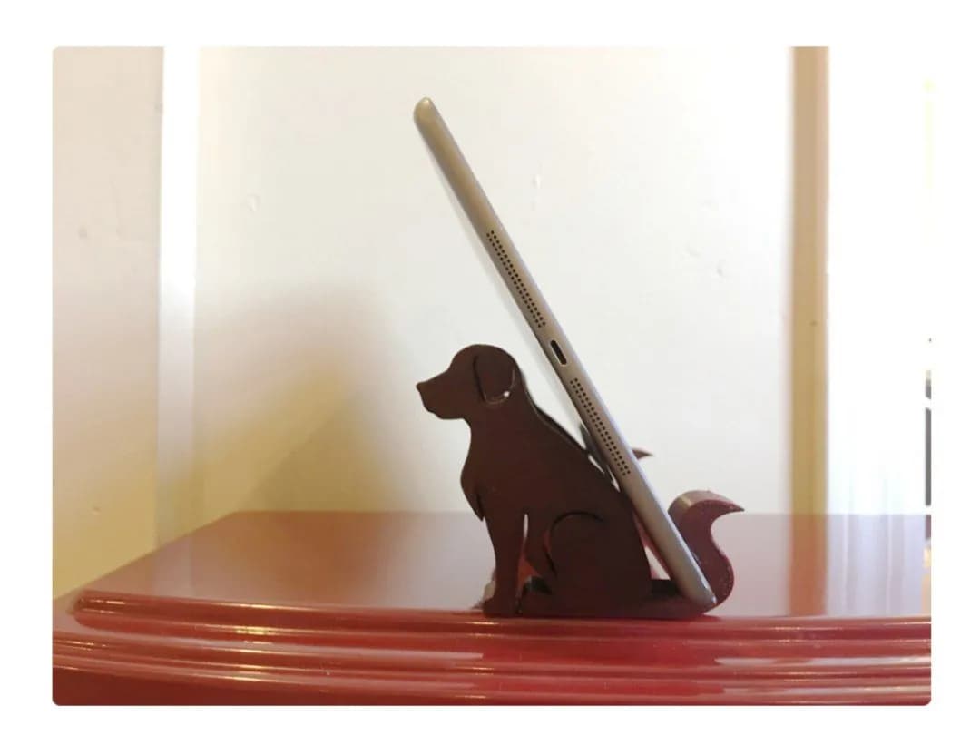 STL - Soporte para tablet con diseño de perro render 1