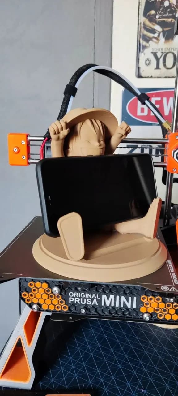 STL - Soporte para teléfono de Luffy Bebé render 2