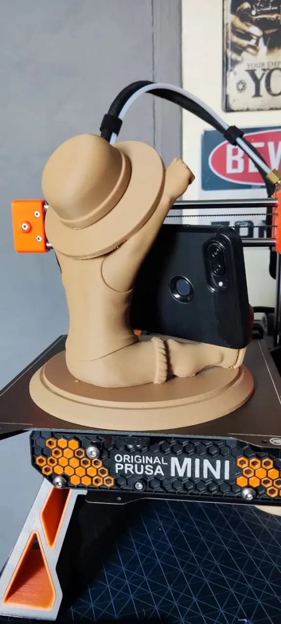 STL - Soporte para teléfono de Luffy Bebé render 3